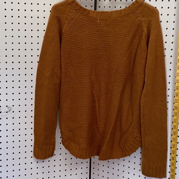 Sweater - Picture 4 of 4